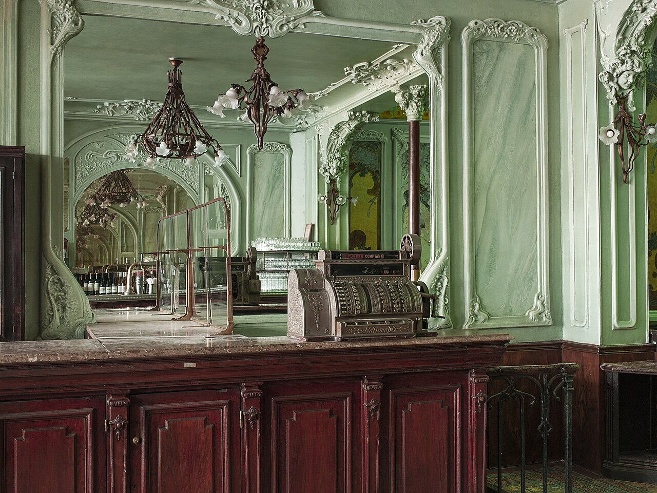 Brasserie Julien — décor Art Nouveau classé