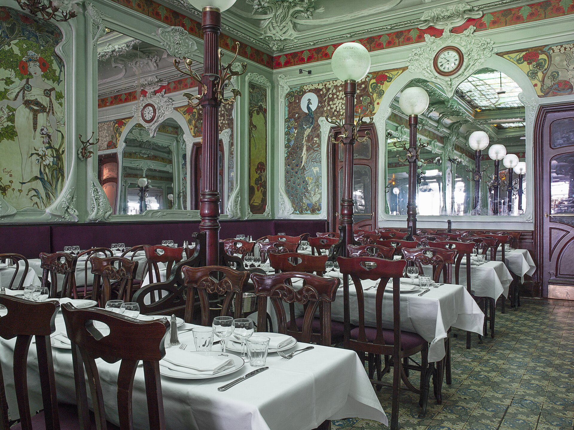 Brasserie Julien — détail des boiseries Belle Époque